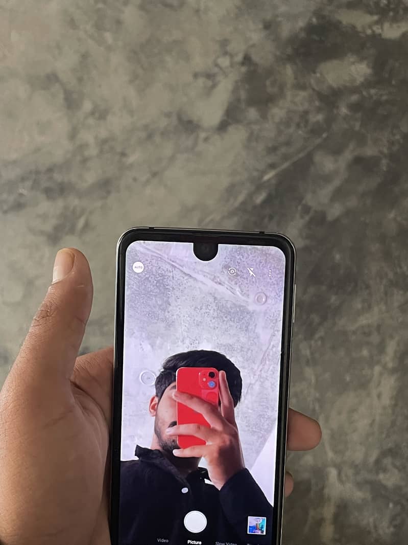 Sharp Aquos R2 3