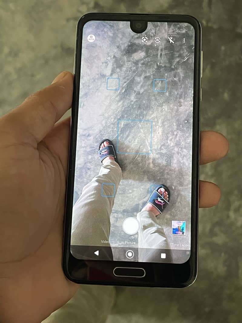 Sharp Aquos R2 4