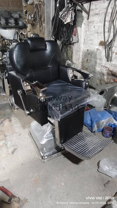 Salon chairs/saloon chairs/hydraulic chair/Barber chairs/massage bed