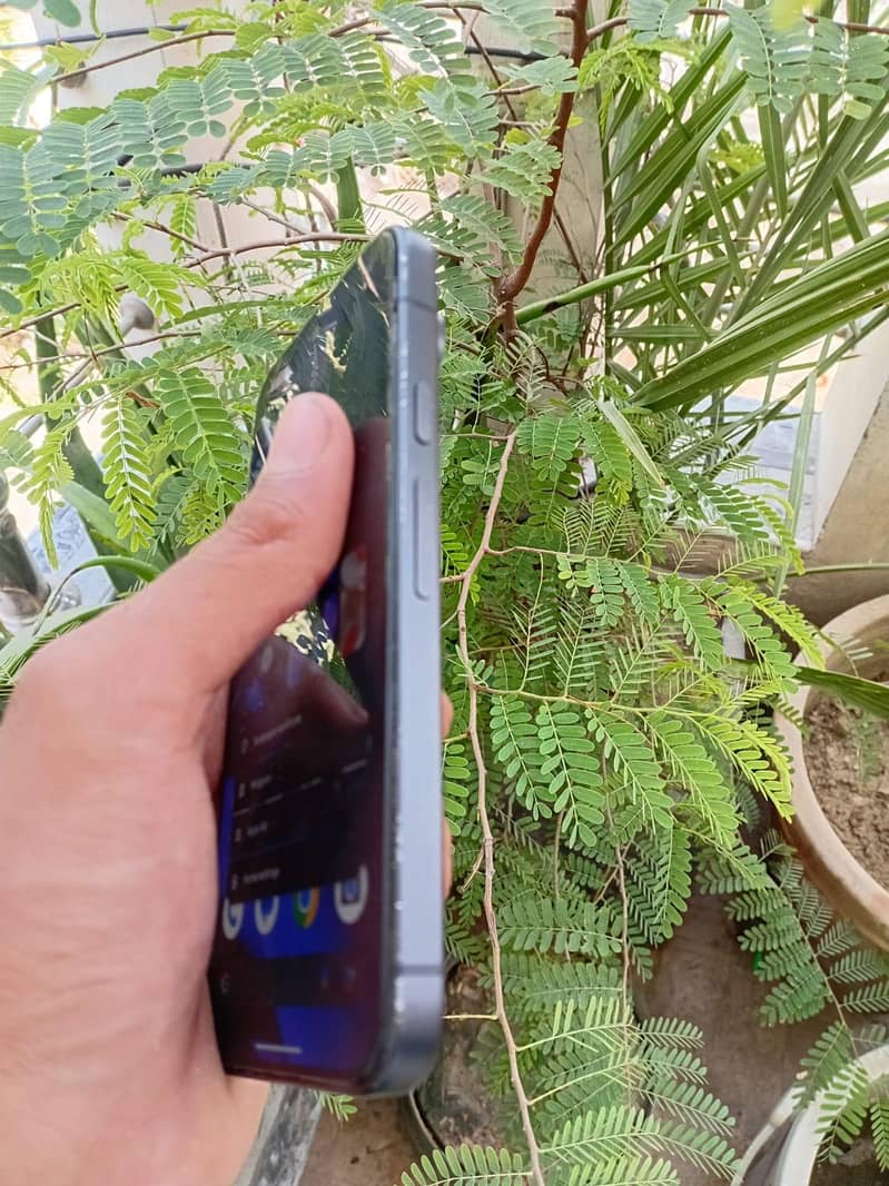 Google Pixel 9 5