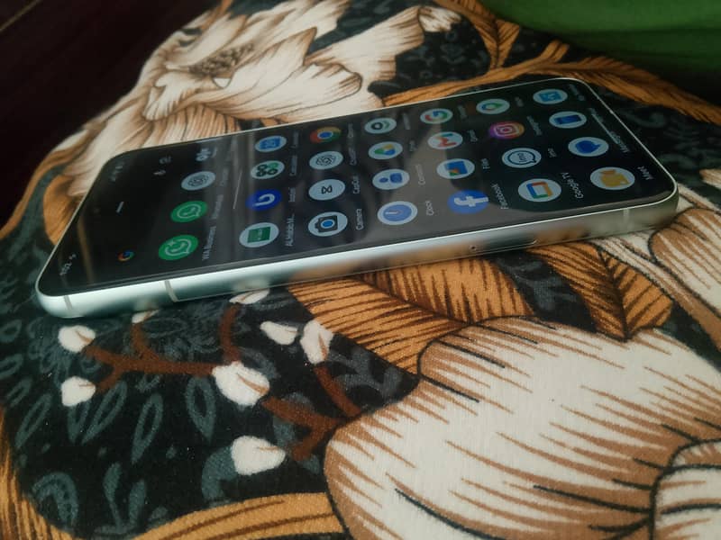 Google Pixel 8 4