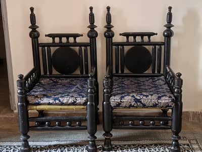 “Beautiful Sofa Set for Sale – Good Condition”