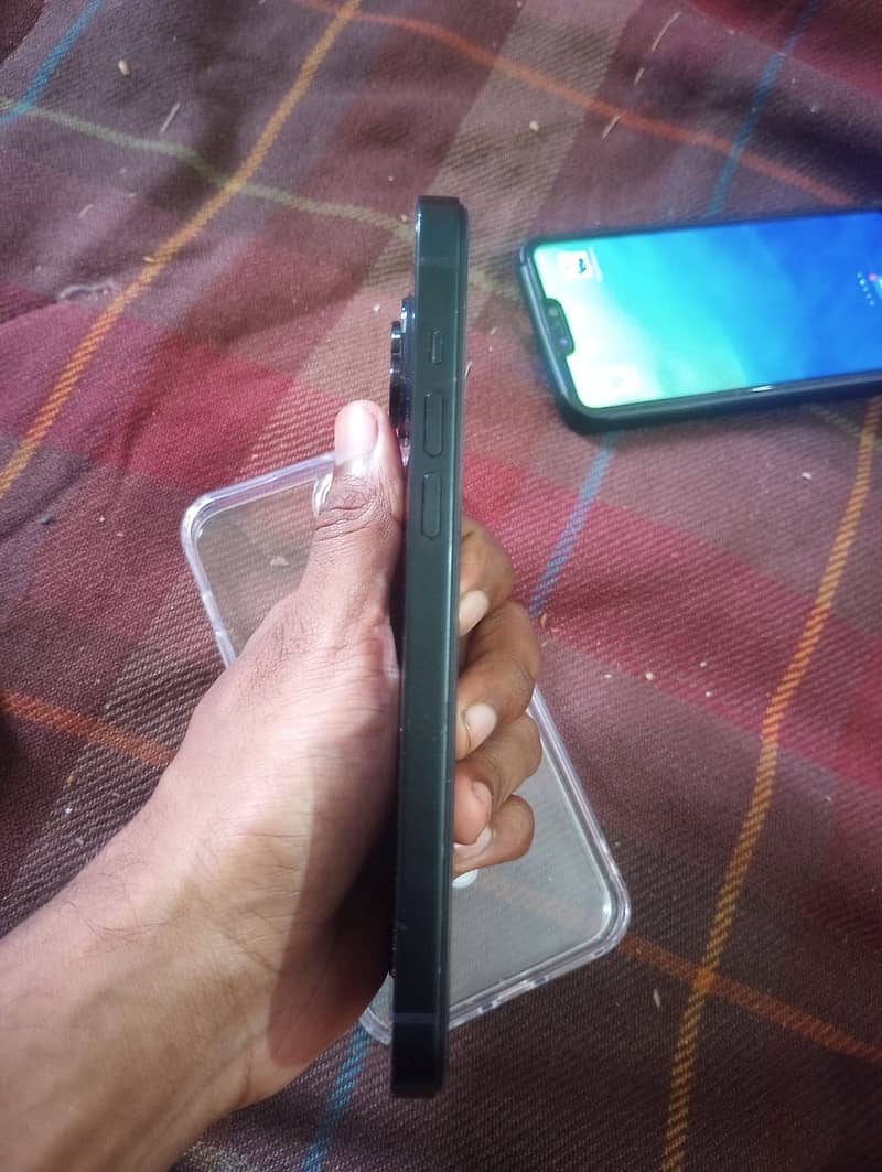 Apple iPhone 14 plus 3