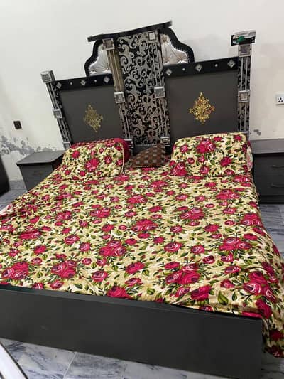 king size bed & dressing table