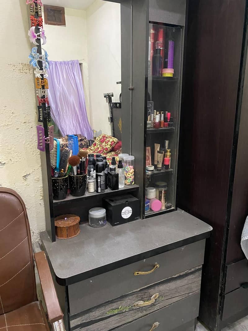 king size bed & dressing table 1