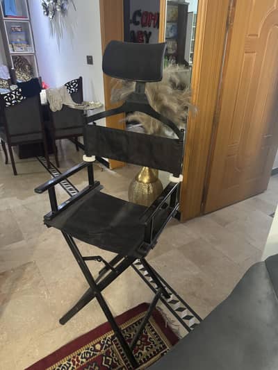 Saloon foldable chair