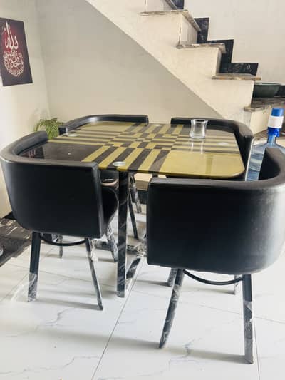 Dining table like new