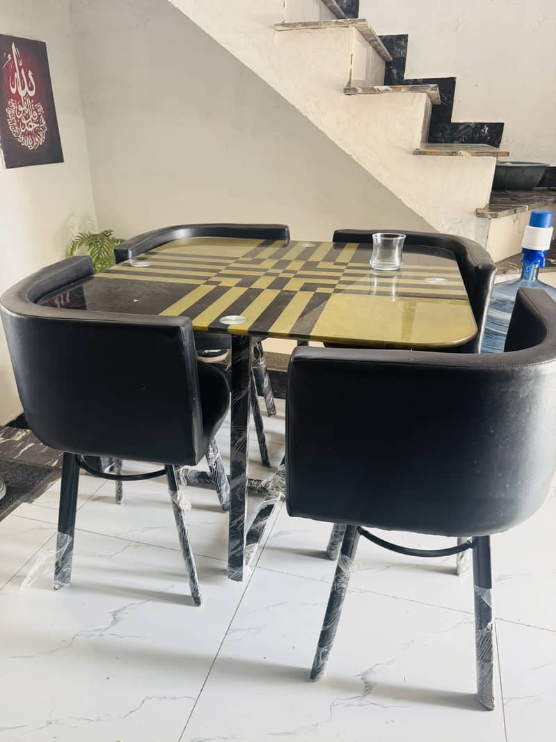 Dining table like new 0