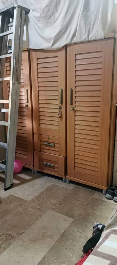 3 door wardrobe