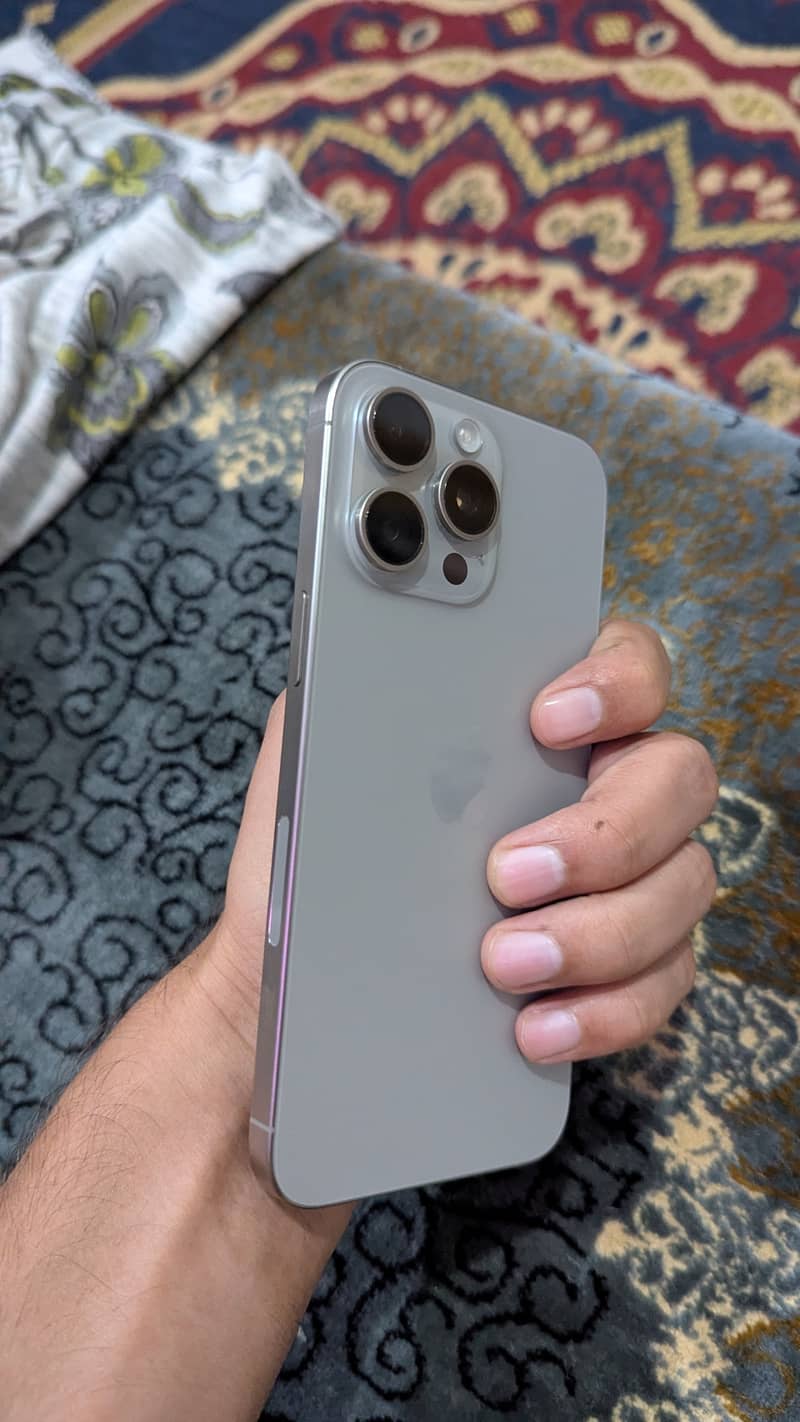 Apple iPhone 15 Pro Max 0