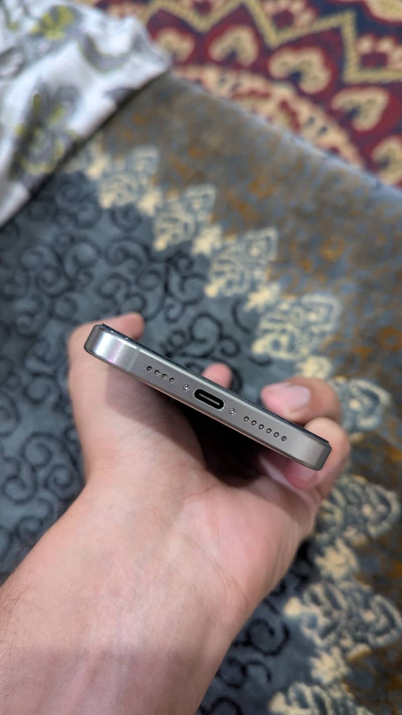 Apple iPhone 15 Pro Max 2