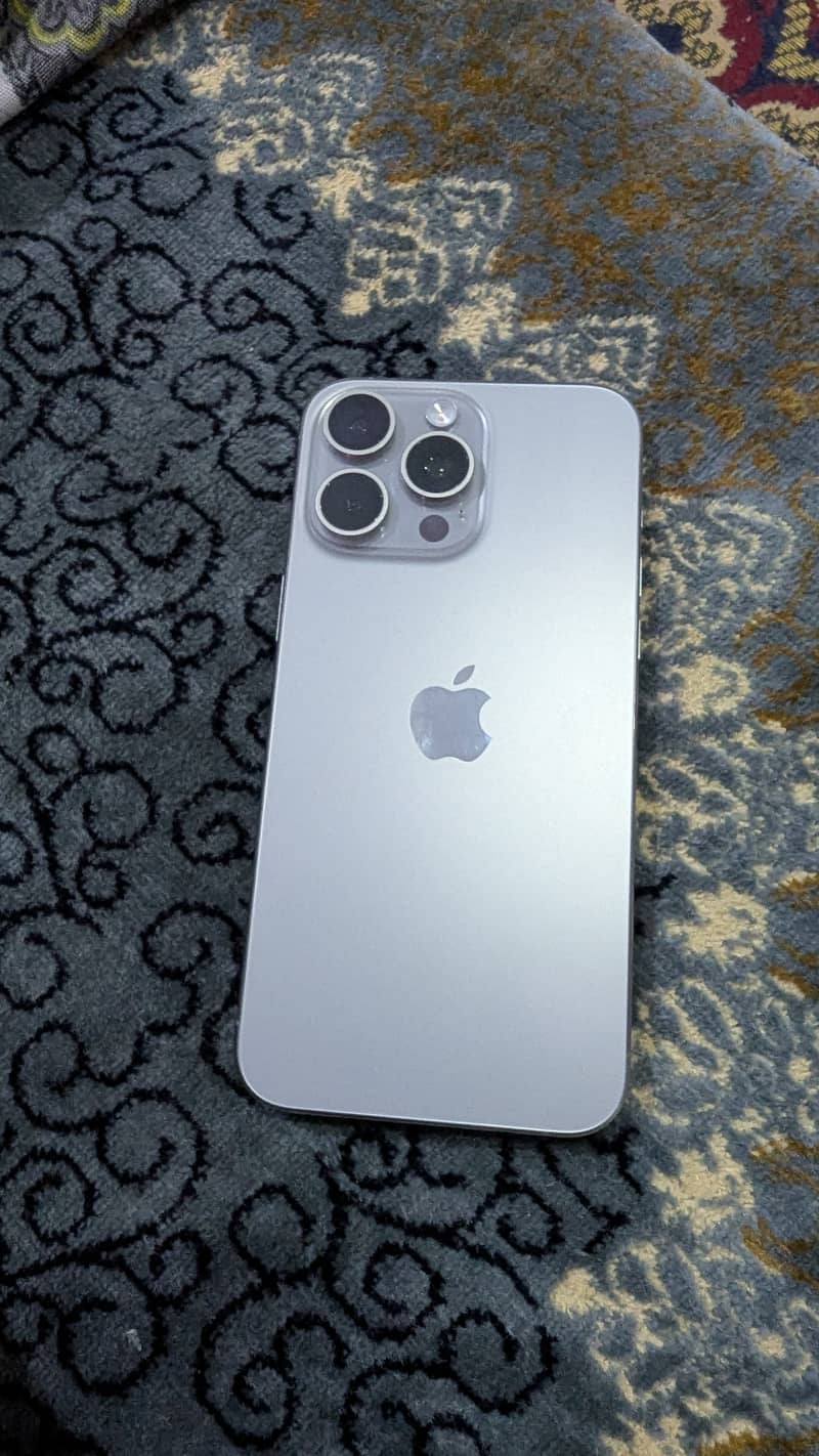 Apple iPhone 15 Pro Max 3