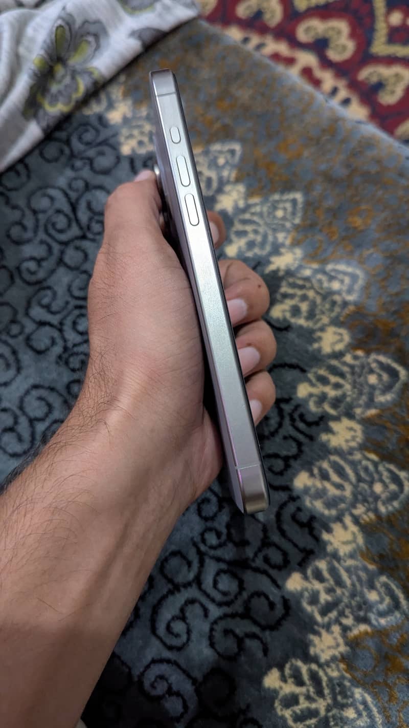 Apple iPhone 15 Pro Max 4