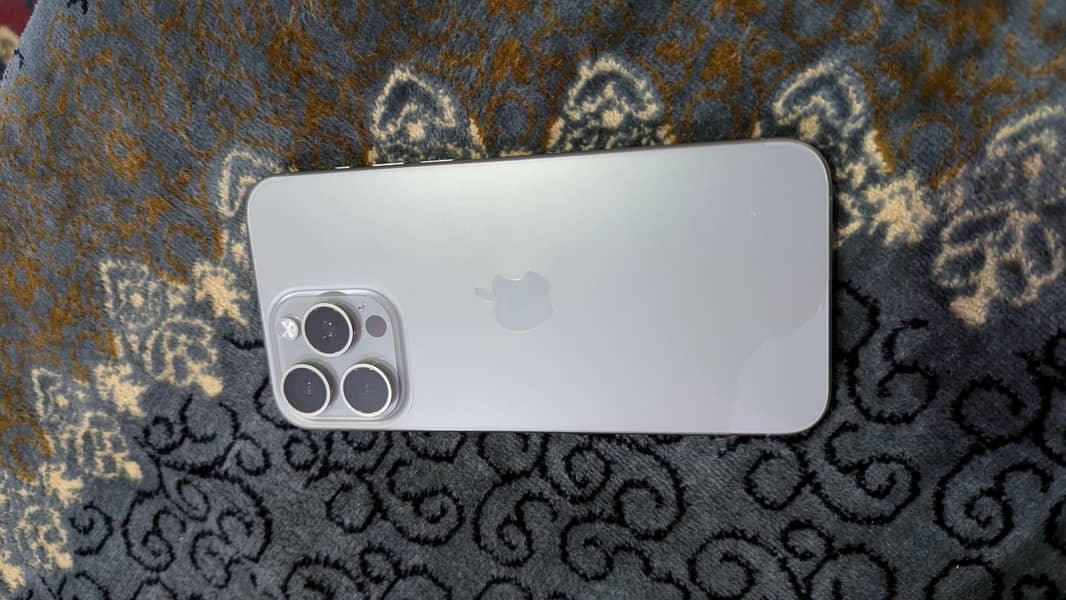 Apple iPhone 15 Pro Max 7