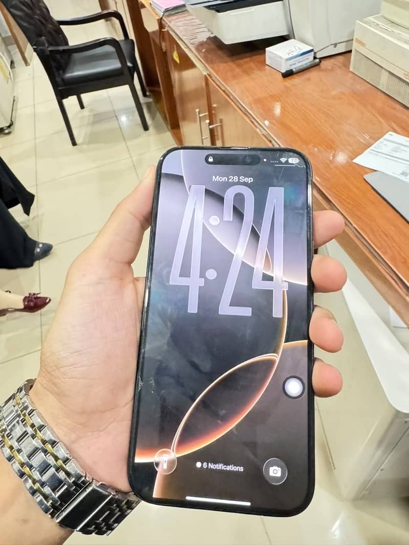 Apple iPhone 16 Pro Max 0