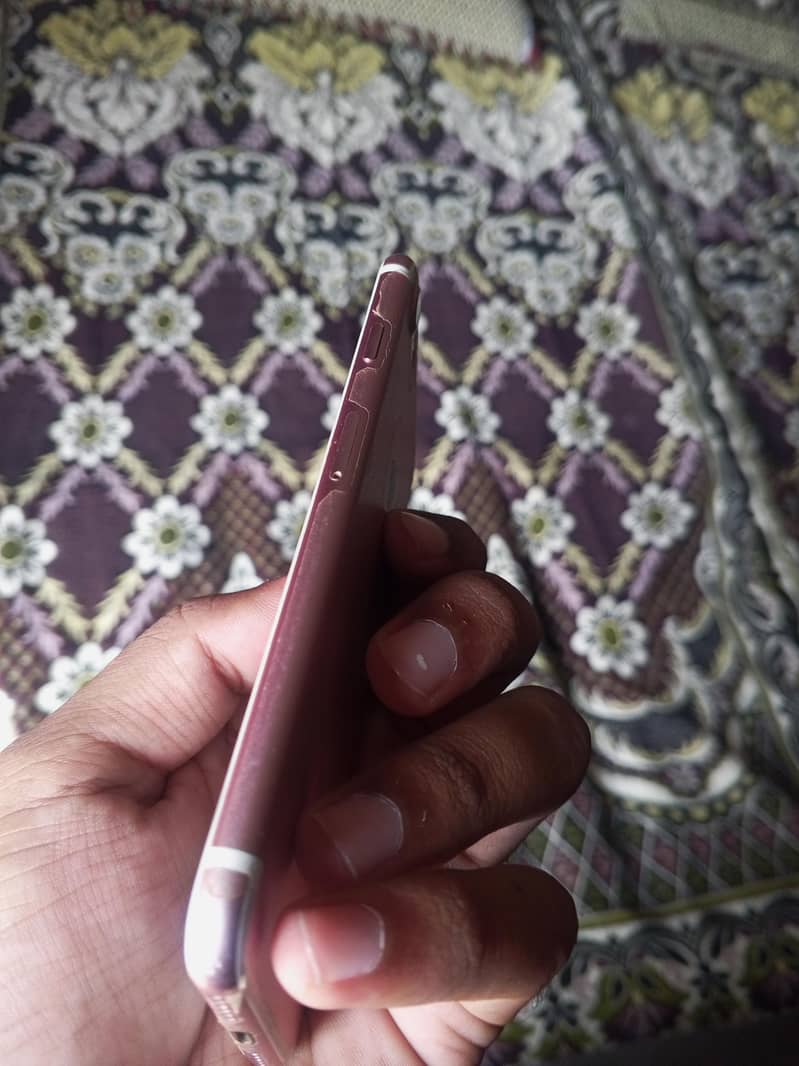 Apple iPhone 7 2