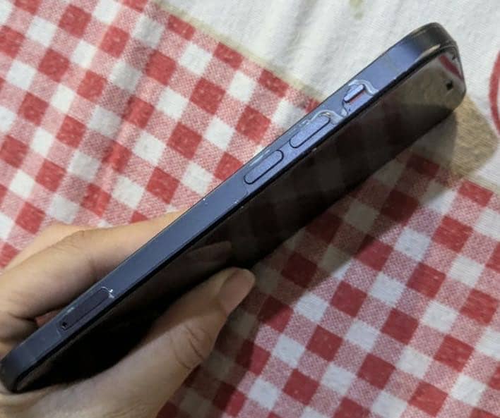Apple iPhone 12 6