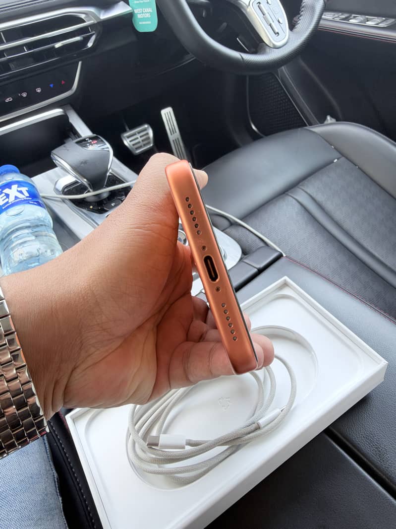 Apple iPhone 17 Pro Max JV 6