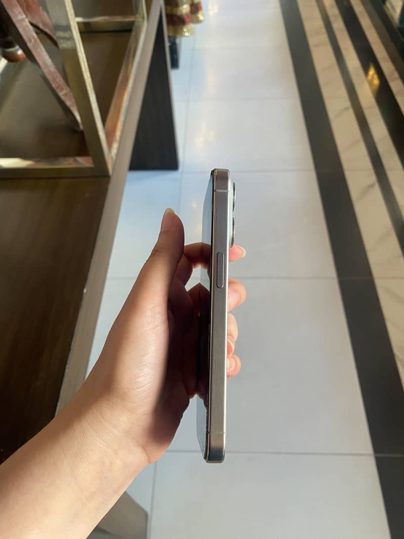 Apple iPhone 15 Pro 2