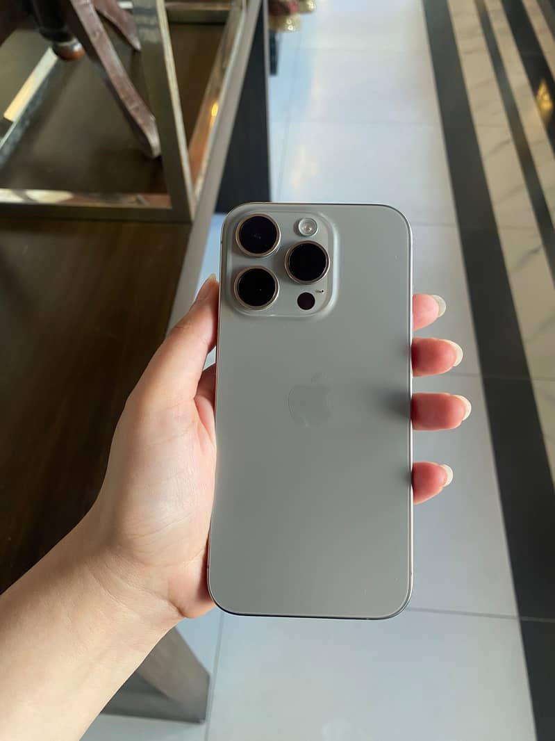 Apple iPhone 15 Pro 3