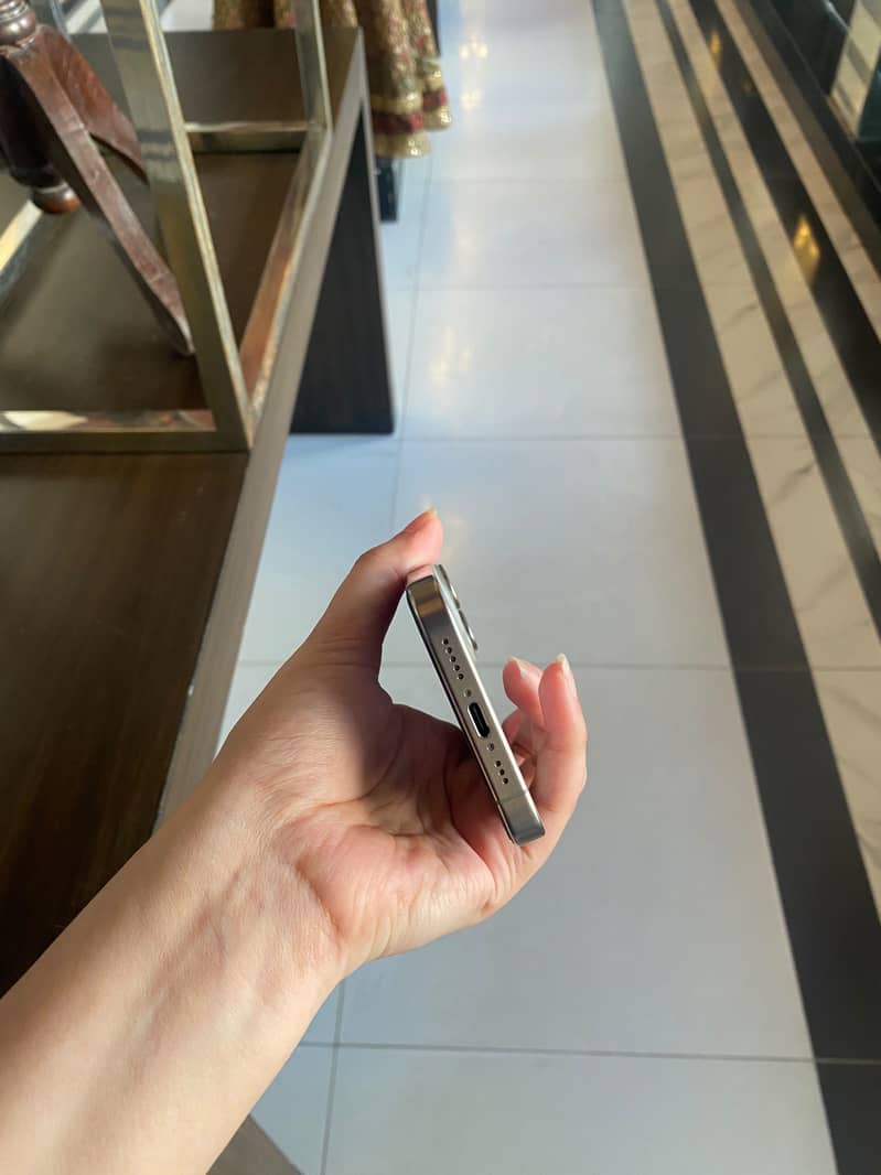 Apple iPhone 15 Pro 4