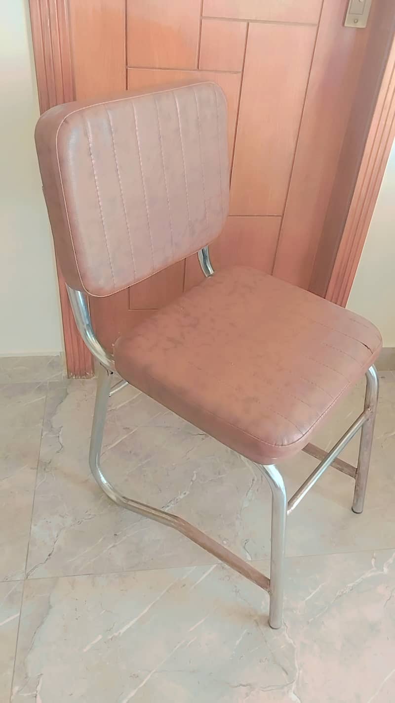 Almost New Study Chair – Comfortable & Stylish 0