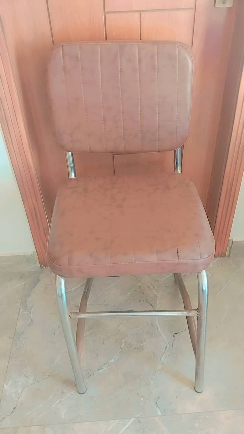 Almost New Study Chair – Comfortable & Stylish 1