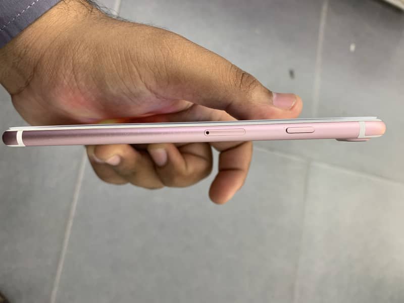 Apple iPhone 7 Plus 0