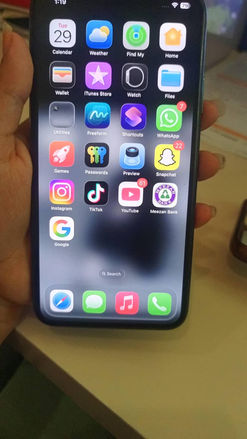 Apple iPhone 11 3