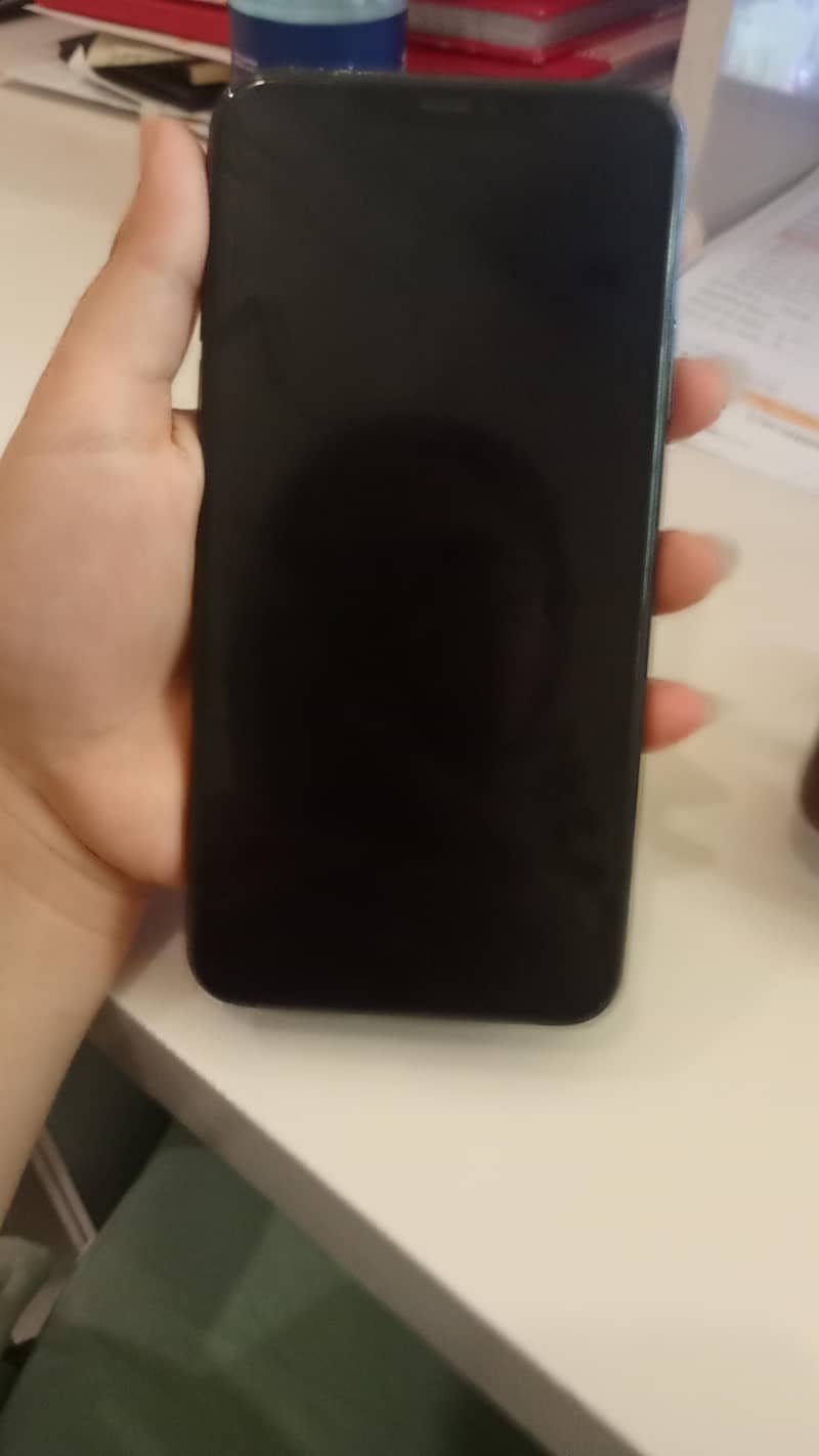 Apple iPhone 11 4