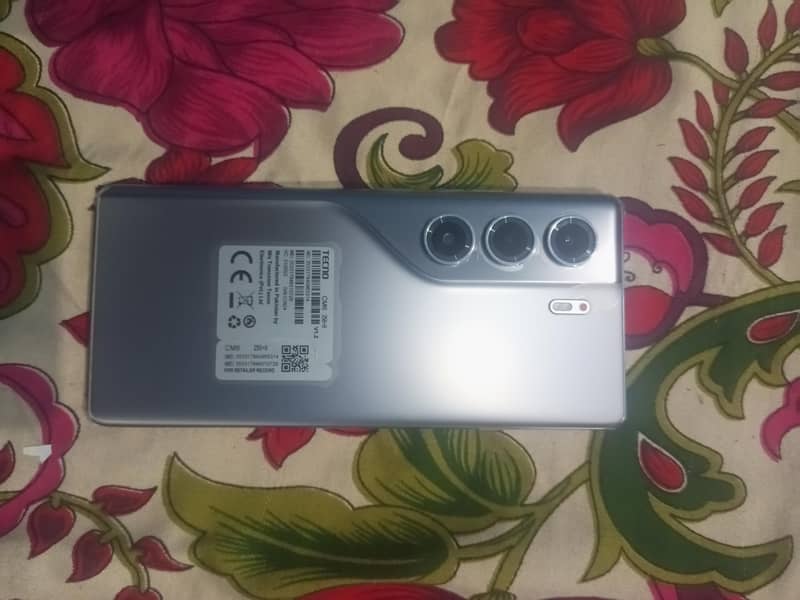 Tecno CAMON 40 Pro 1