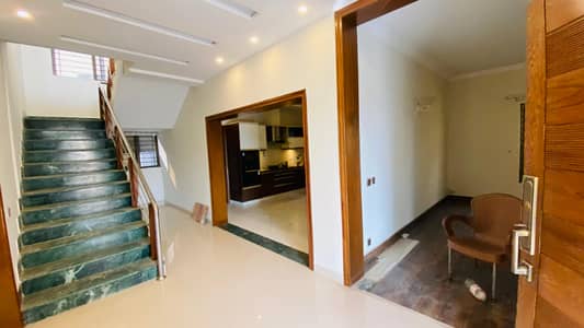 10 Marla Complete House available for rent