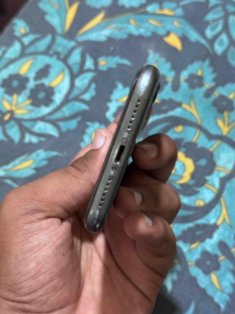 Apple iPhone 11 3