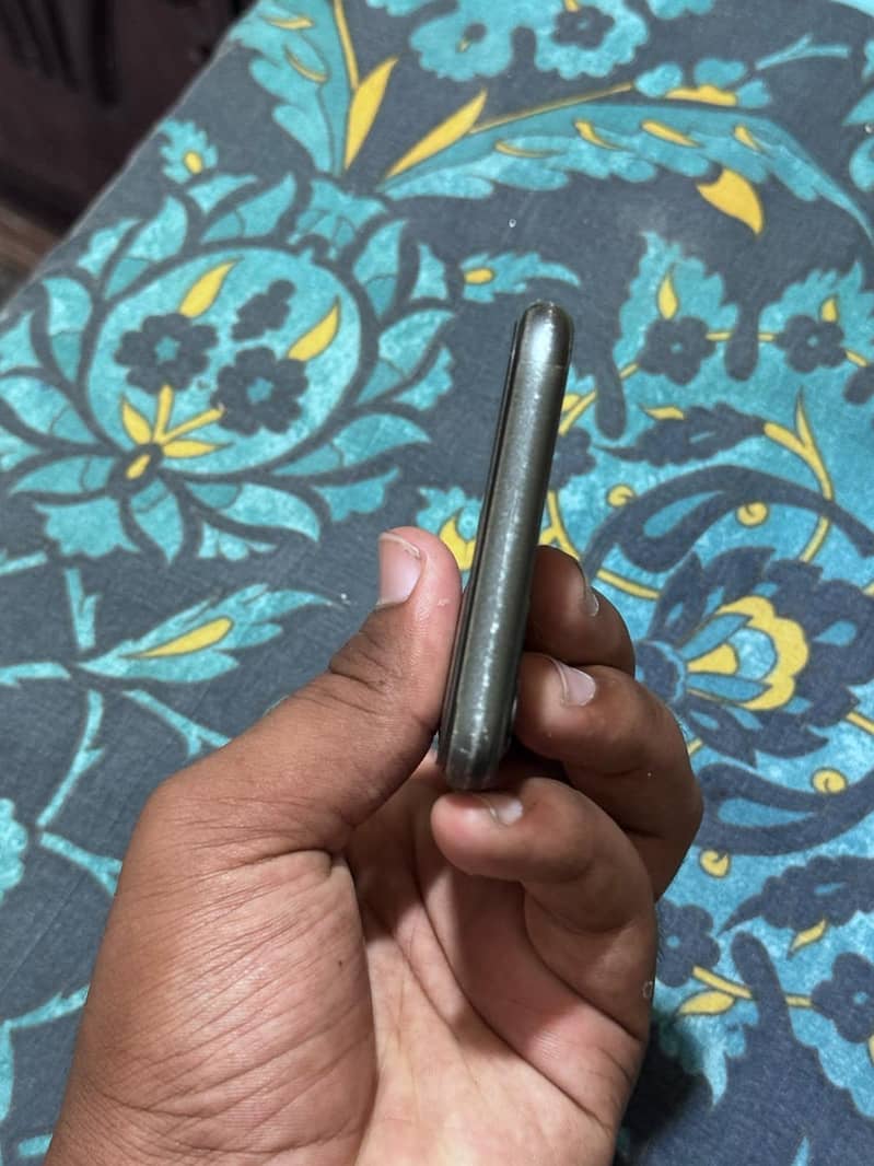 Apple iPhone 11 7
