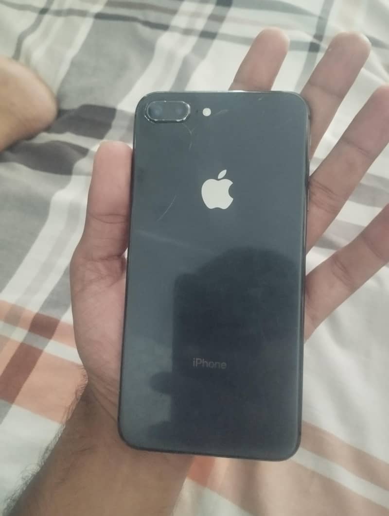 Apple iPhone 8 Plus 3
