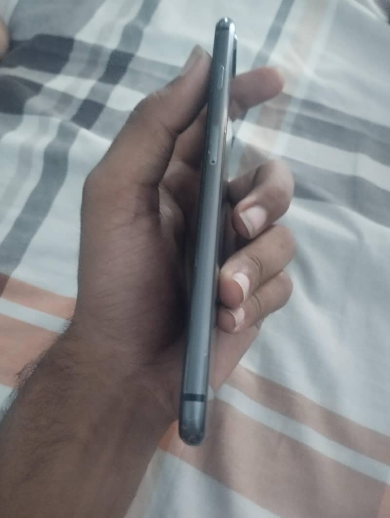 Apple iPhone 8 Plus 4