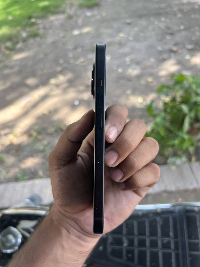 Apple iPhone 15 2