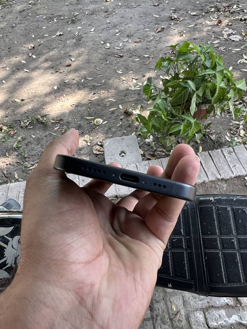 Apple iPhone 15 4