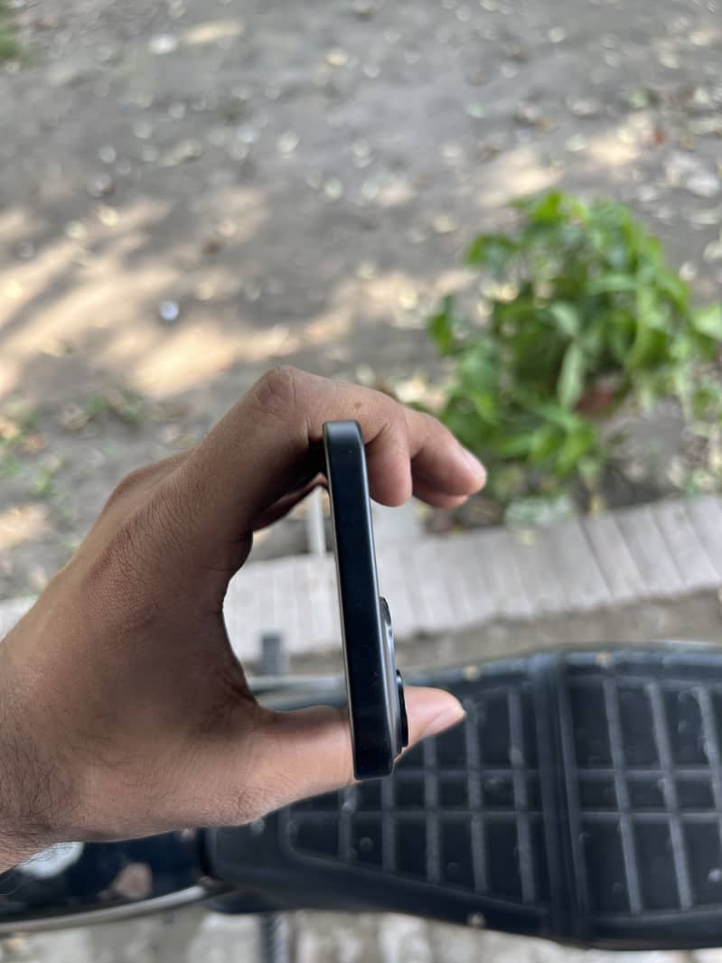 Apple iPhone 15 5