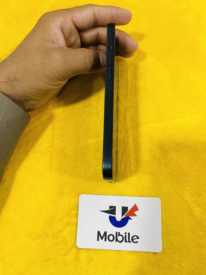 Apple iPhone 13 4