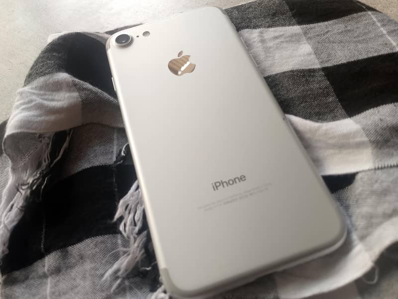 Apple iPhone 7 1
