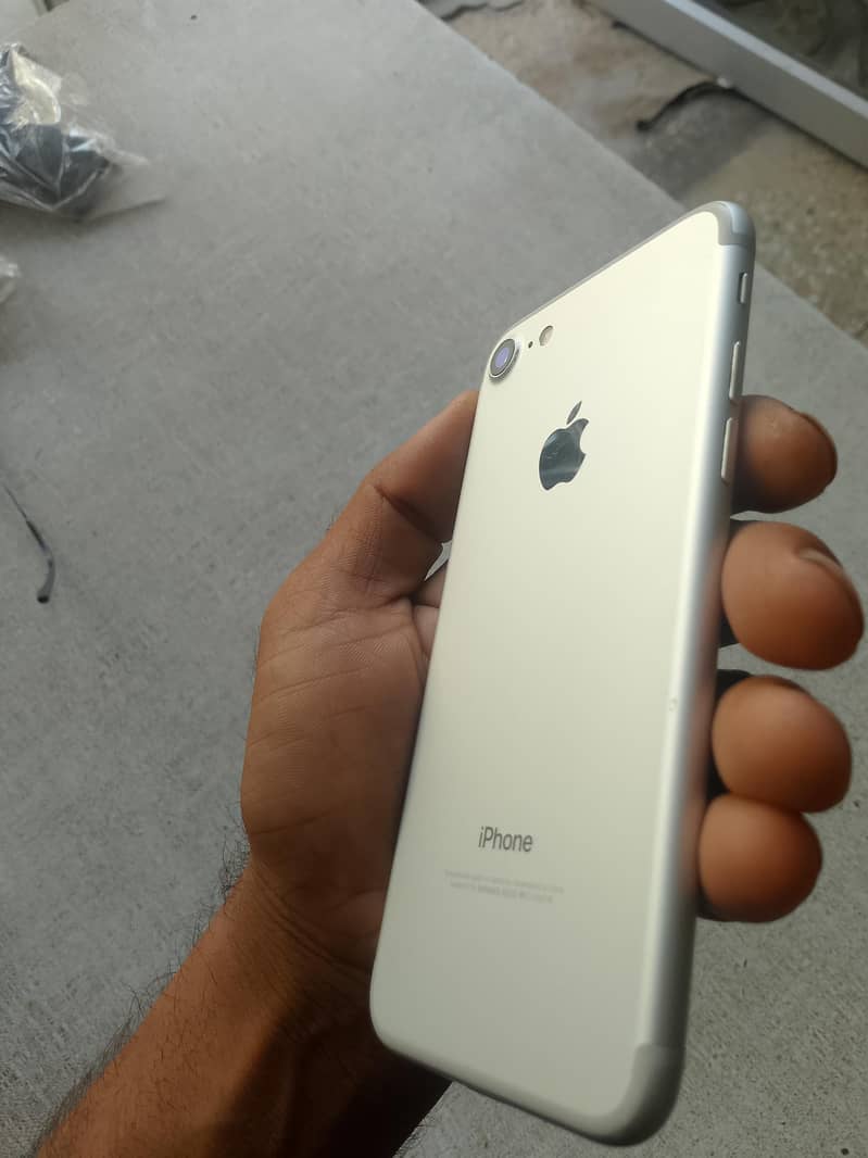 Apple iPhone 7 2