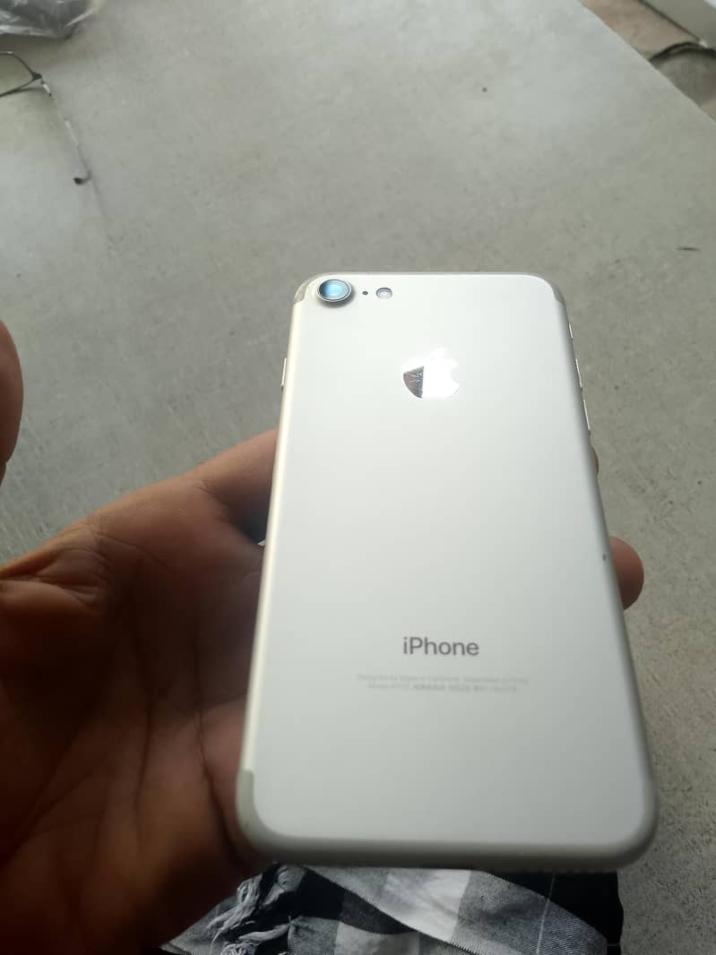 Apple iPhone 7 3