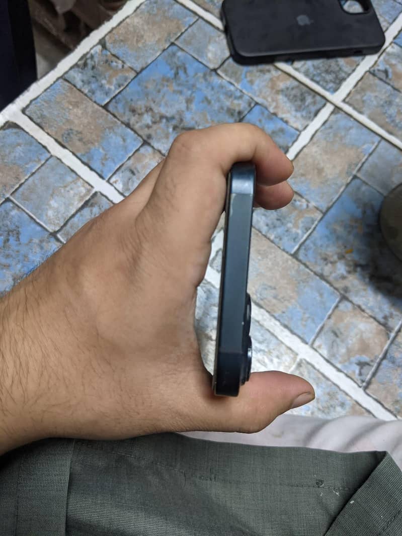 iPhone 14 plus 4