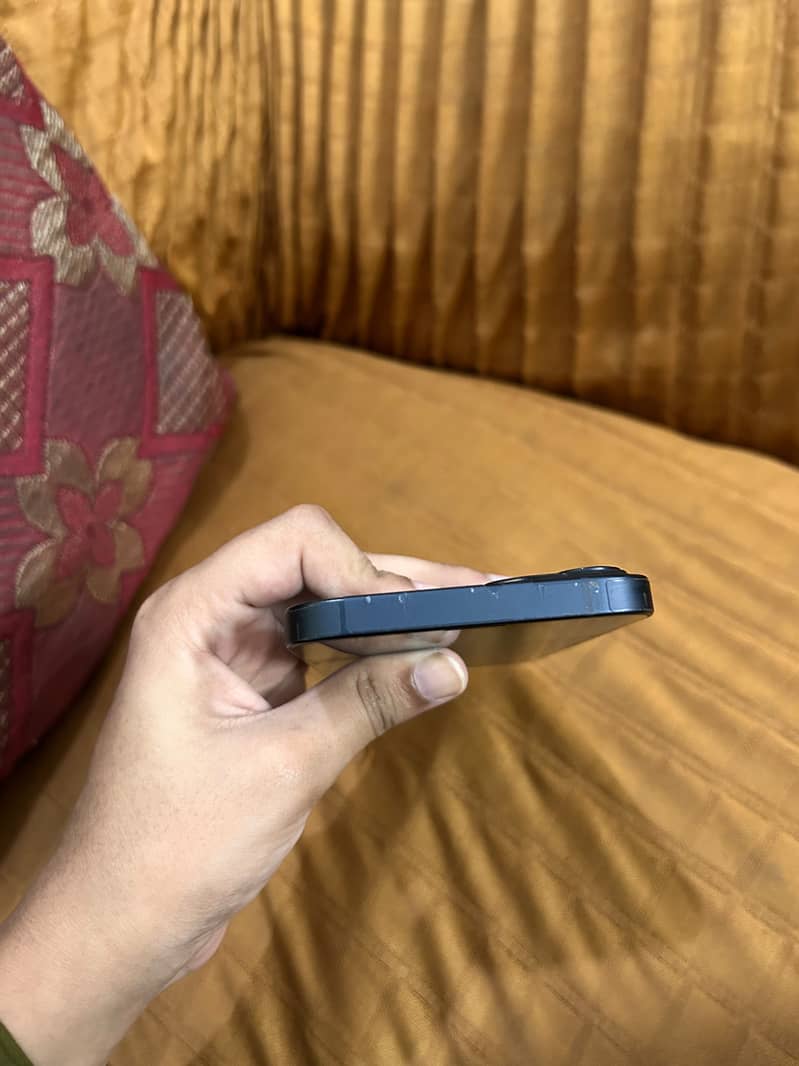 Apple iPhone 13 0