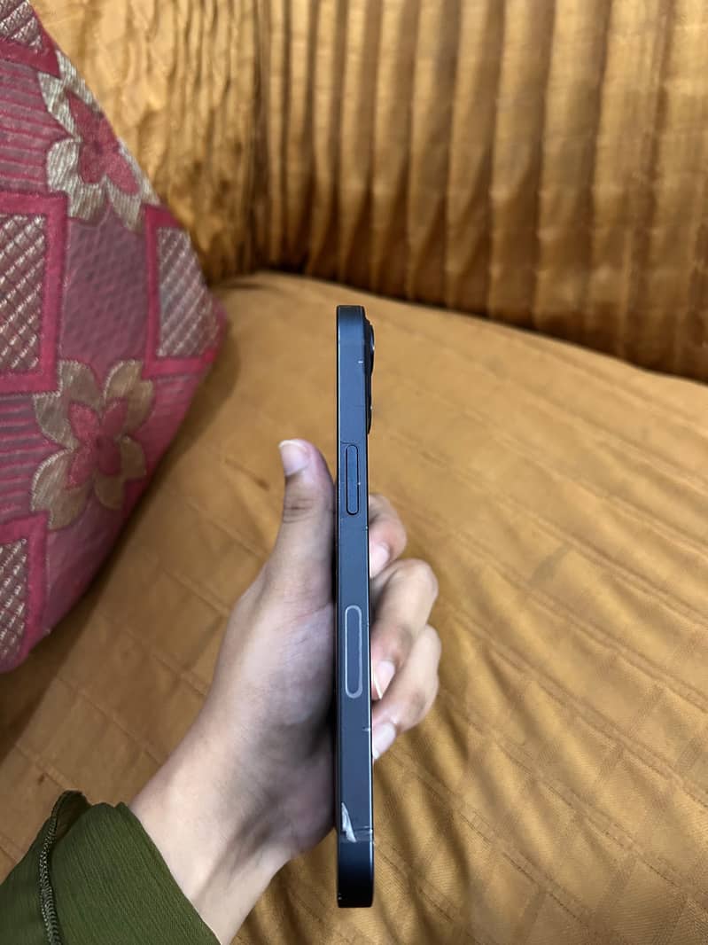 Apple iPhone 13 3