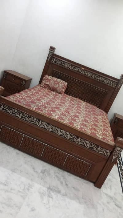 king size bed with side table+spring Wala mattress+dresser