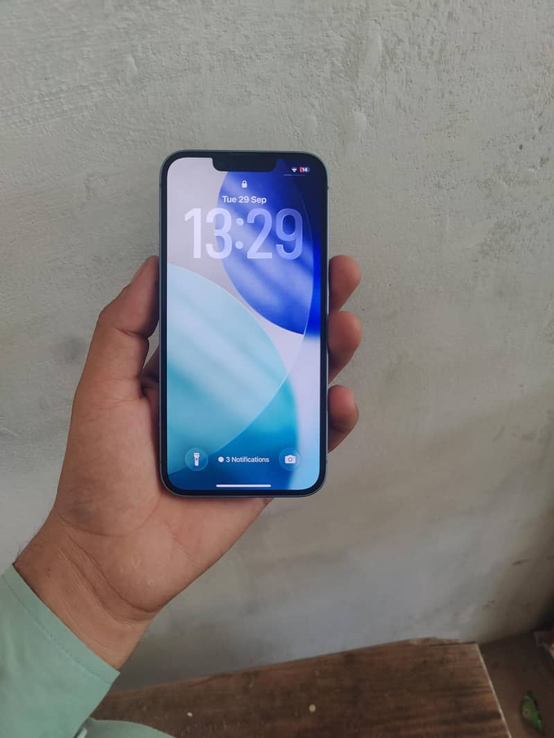 Apple iPhone 14 3