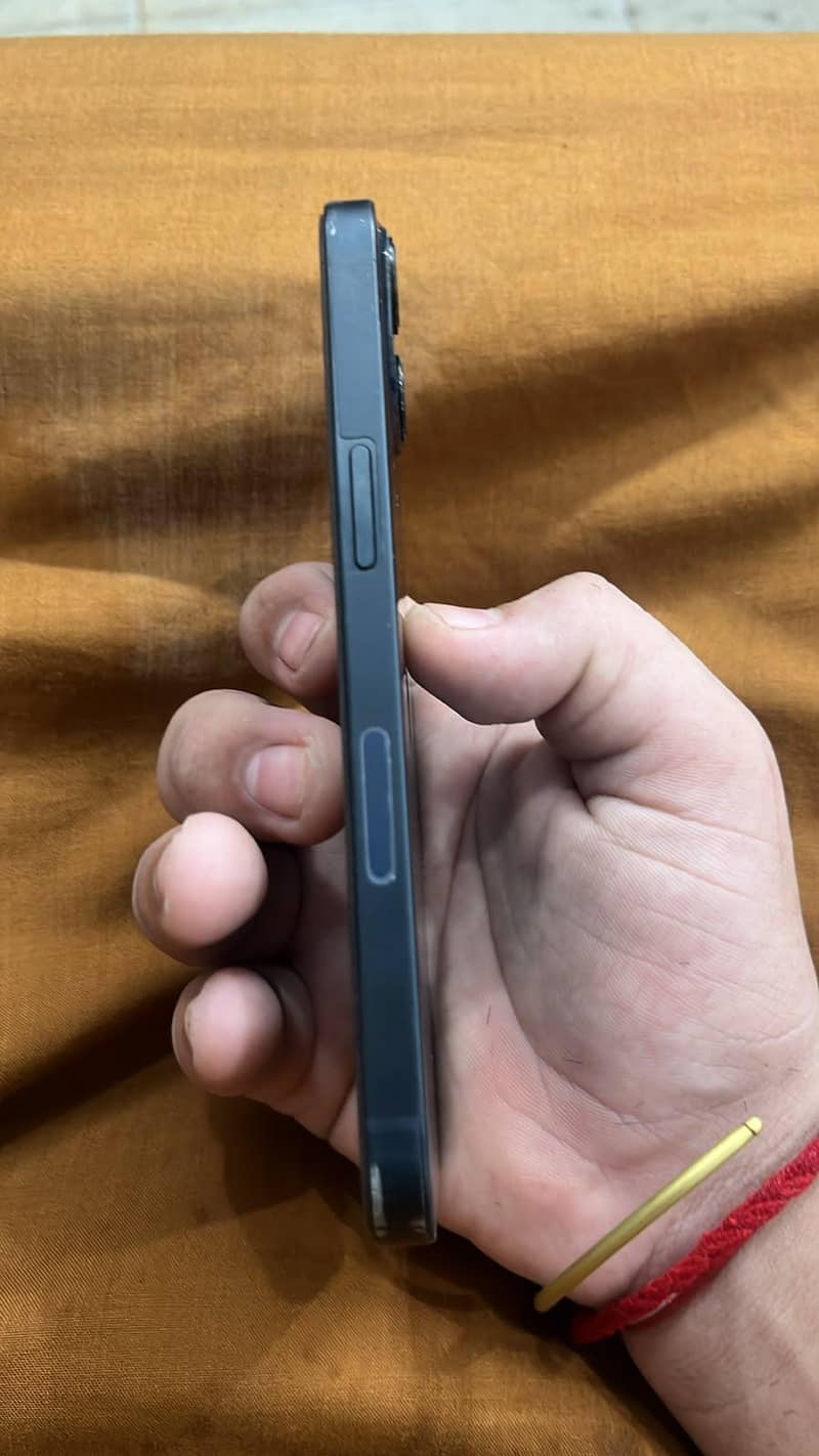 Apple iPhone 13 7