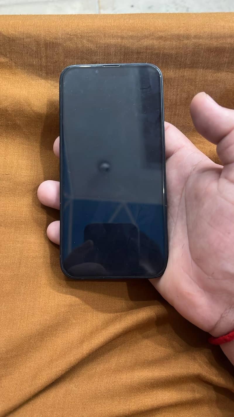 Apple iPhone 13 8